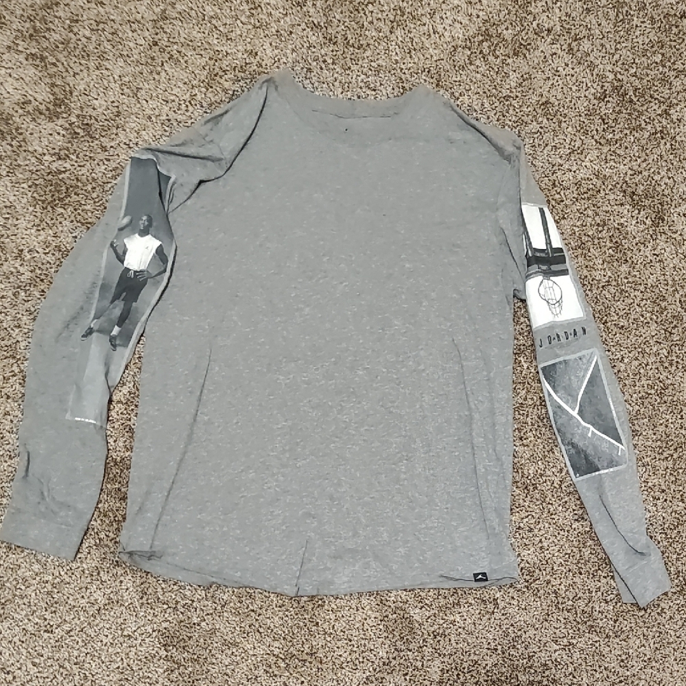 Jordan Men's Long Sleeve Graphic Tee - Gray